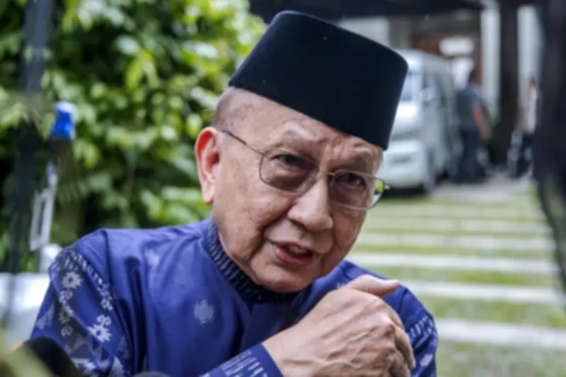 Rais Yatim dakwa Tunku Nadzaruddin dilantik Yamtuan Besar Negeri Sembilan ke-12