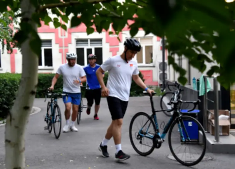 Rancangan realiti TV Kyrgyz latih penjawat awam untuk triatlon lawan obesiti
