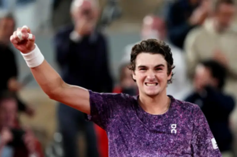 Remaja Brazil Fonseca kalahkan Ruud, ke suku akhir French Open