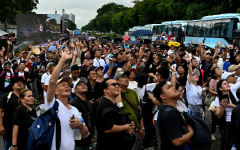 Ribuan ahli INC berhimpun bantah pertuduhan rasuah senator pro-Duterte