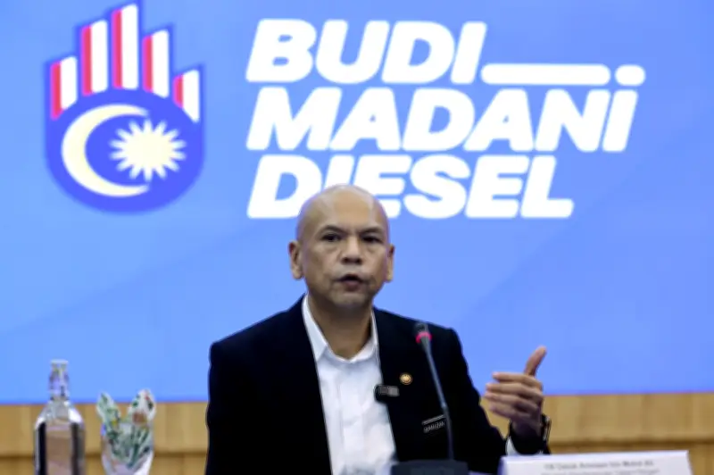 Ringgit dibuka tinggi berbanding dolar AS seiring perkembangan rundingan damai dan subsidi diesel