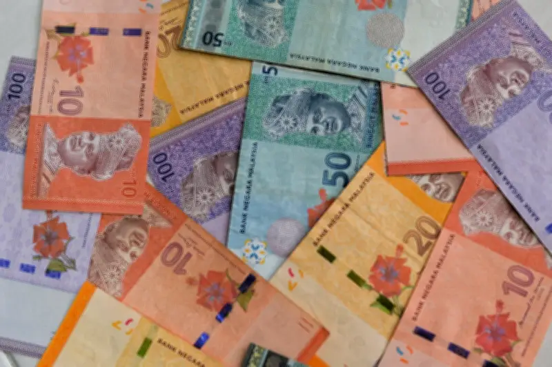 Ringgit merosot berbanding dolar AS menjelang data ekonomi utama AS