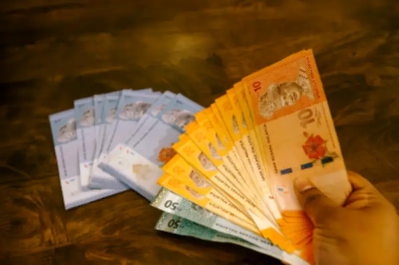 Ringgit merosot berbanding dolar AS, minyak naik ekoran ketegangan Asia Barat