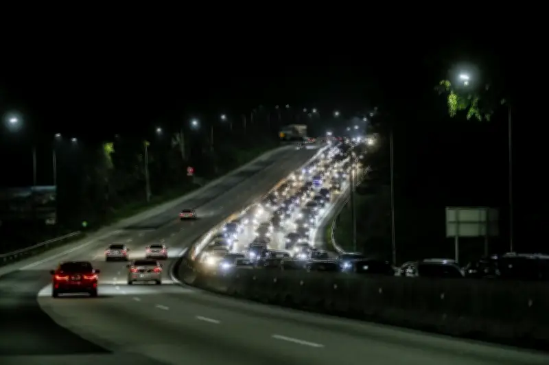 RM25.2 juta dipasang 3,000 tiang lampu solar di 32 lokasi hitam lebuh raya