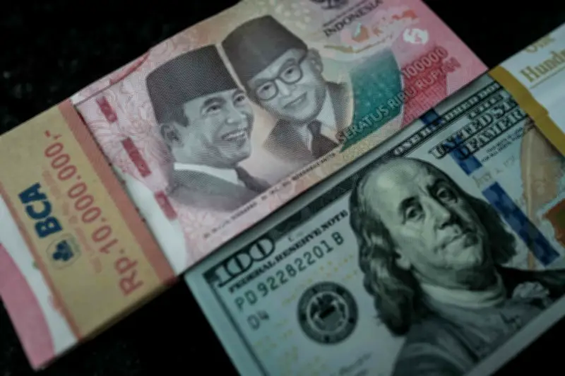 Rupiah Indonesia jatuh ke paras rendah rekod melebihi 18,000 per dolar AS