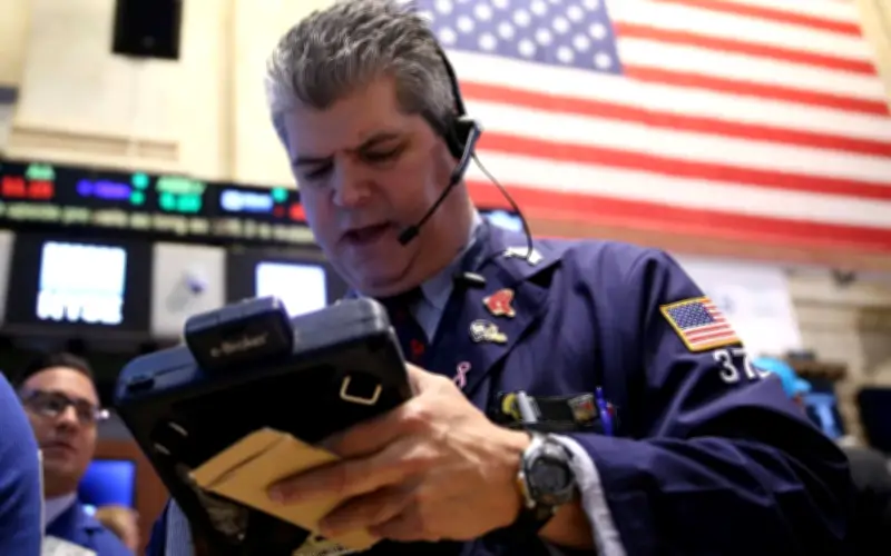 Saham Stabil Selepas Kejatuhan Teknologi, Brent Jatuh Bawah US$75
