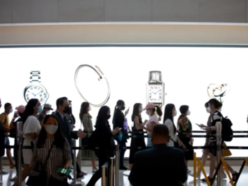 Satu dari tujuh isi rumah Singapura kini berpendapatan S$30,000 sebulan