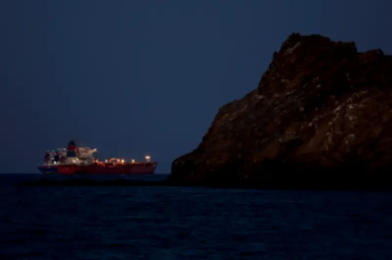 Selat Hormuz: Gencatan Senjata di Darat, Tidak Semestinya di Laut