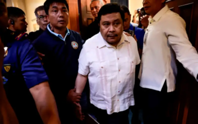 Senator Filipina Estrada menyerah diri selepas waran tangkap kes rompakan
