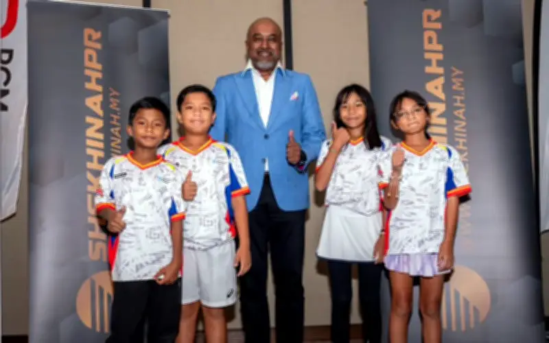 ShekhinahPR rai 15 tahun dengan tajaan RM15,000 tenis junior