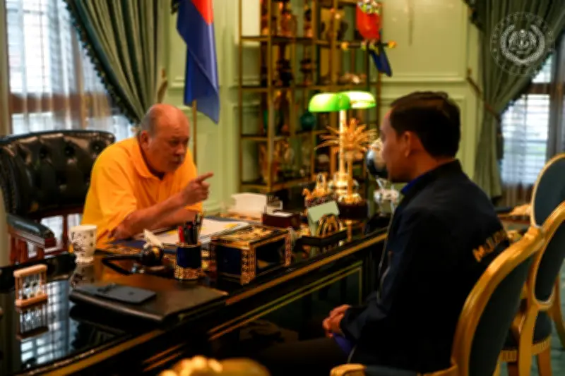 Sultan Ibrahim beri audiens kepada MB Johor di Istana Pasir Pelangi