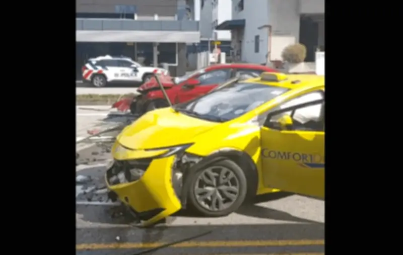 Teksi dan kereta GetGo bertembung di luar Stesen MRT Bendemeer, pemandu teksi dirawat di hospital
