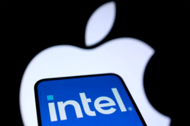 Trump kata Apple akan bekerjasama dengan Intel hasilkan cip buatan AS