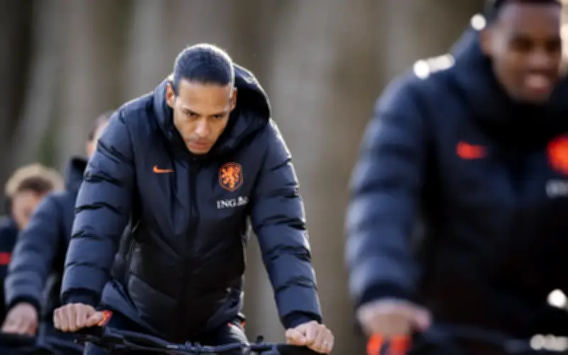 Van Dijk kritik rehat minum wajib Piala Dunia
