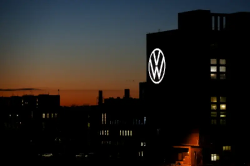 Volkswagen pertimbang potong puluhan ribu pekerjaan, tutup kilang di Jerman