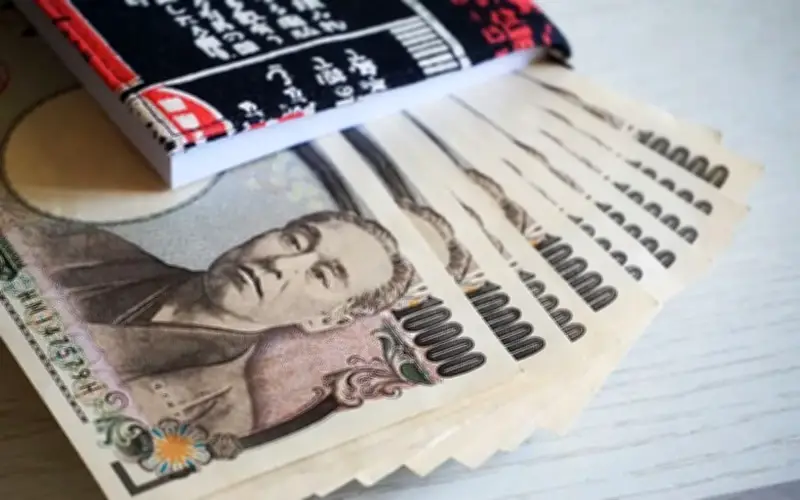 Yen terhampas paras 40 tahun walaupun BOJ naikkan kadar