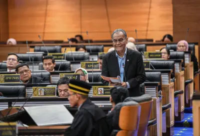 854 doktor kelulusan luar negara didaftar sebagai pakar dari Jan hingga Mei