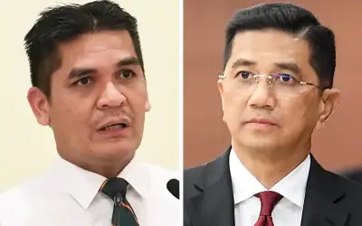 Azmin dilucutkan tugas dalam rombakan kepimpinan PN