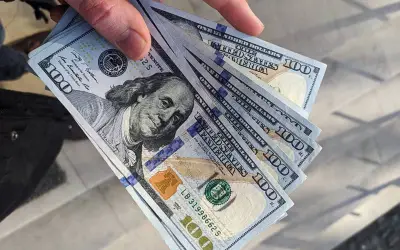 Dolar bergoyang dekat paras rendah 10 hari, fokus beralih ke BOJ dan RBA