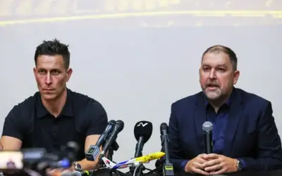 FAM tamatkan kontrak Peter Cklamovski dan Rob Friend secara bersama