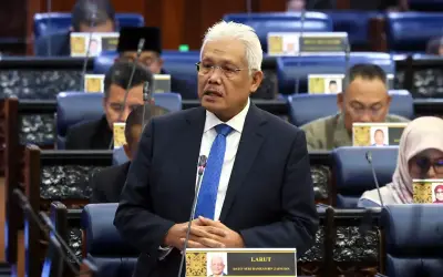 Johari Abdul sahkan Hamzah Zainudin kembali sebagai ketua pembangkang