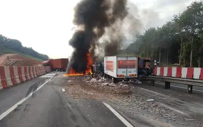 Kebakaran ngeri di Lebuhraya Utara-Selatan, beberapa kenderaan terbakar, mangsa disyaki maut