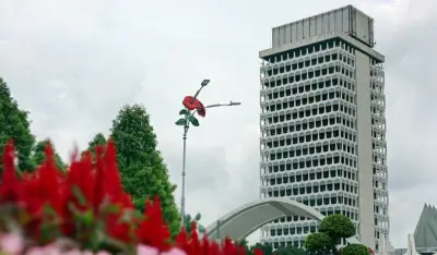 Lapan Rang Undang-Undang Terima Perkenan Raja, Johari Maklumkan di Dewan Rakyat