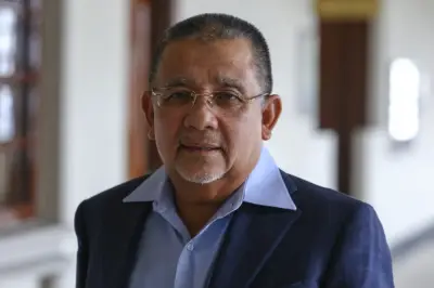Mahkamah Persekutuan tolak rayuan akhir Isa Samad, sabitan rasuah RM3 juta kekal