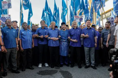 Onn Hafiz sertai penamaan calon Machap bersama Zahid, Hishammuddin, Khairy