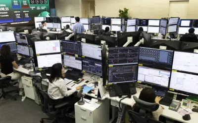 Pasaran saham global melonjak, minyak jatuh selepas perjanjian damai AS-Iran