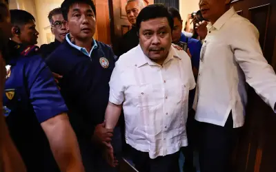 Senator Filipina Estrada menyerah diri selepas waran tangkap kes rompakan