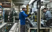 Ahli Ekonomi Gesa Dasar Gaji Ambil Kira Produktiviti Ikut Jam