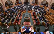 Ahli Parlimen Hungary undi sebulat suara potong gaji sendiri