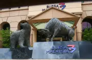 Bursa Malaysia dibuka tinggi didorong pemburuan saham murah selepas cuti panjang