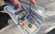 Dolar bergoyang dekat paras rendah 10 hari, fokus beralih ke BOJ dan RBA