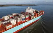 Maersk umum dua kapal selamat keluar dari Teluk Parsi