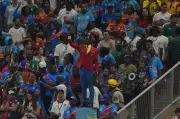 Peminat DR Congo 'Statue Man' curi tumpuan Piala Dunia tanpa bergerak