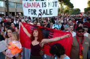 Penduduk Albania dakwa tanah mereka dijual untuk projek resort menantu Trump