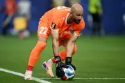 Penjaga Gol Iraq Ahmed Basil Viral di Korea Selatan kerana Rupa dan Semangat