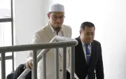 Penjual durian tidak mengaku salah hantar pos palsu mengenai minyak ke Filipina