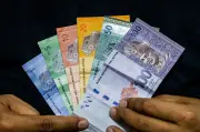 Ringgit dibuka tinggi, pulih dari penurunan berlebihan