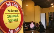 Tiada Babi, Tiada Lemak Babi: Perdebatan Nasional Lebih Besar Daripada Makanan