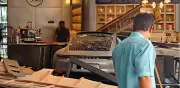 Wanita warga emas langgar Porsche ke lobi hotel di George Town