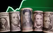 Yen capai paras 160 untuk sesi ketiga, dolar AS kukuh akibat ketegangan Teluk