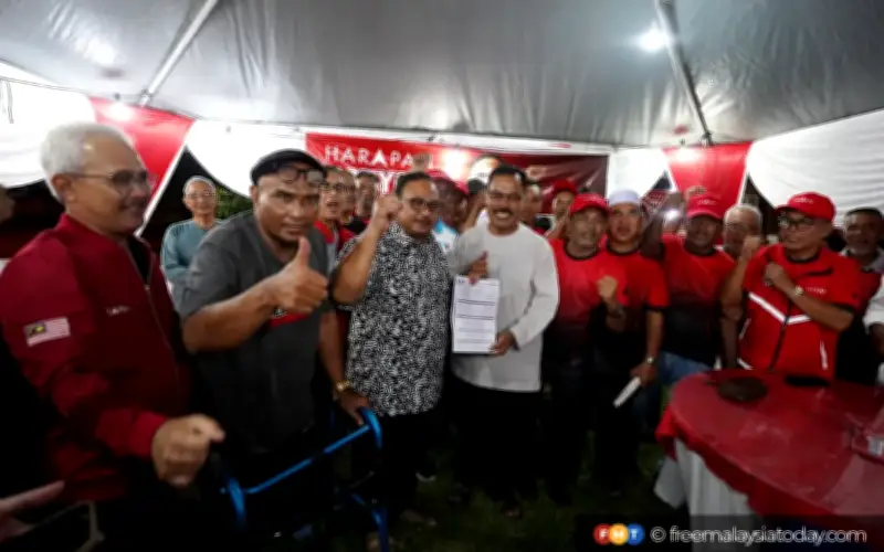60 ahli Bersatu Senggarang Timur sertai PKR, sokong Anwar
