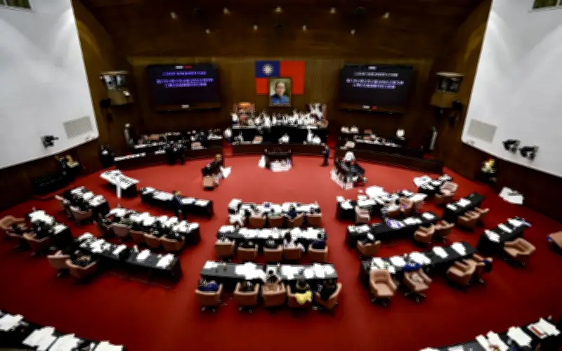 Ahli Parlimen Taiwan setuju semak belanjawan dron saingan