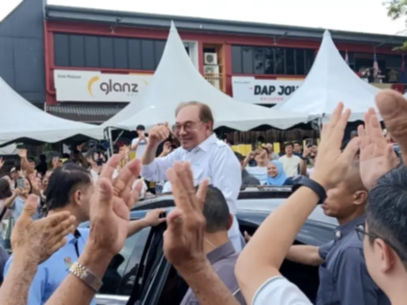 Anwar bersetuju tingkatkan bantuan STR, nafikan ancaman hak Melayu