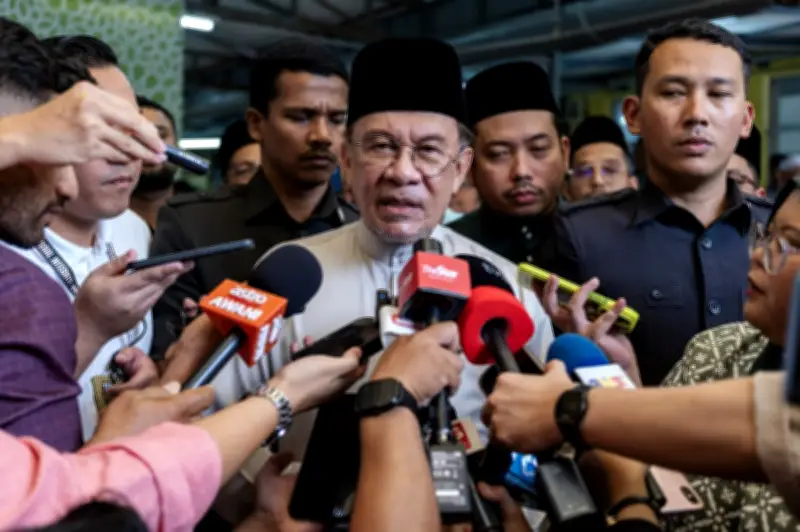 Anwar: Peranan Azam Baki di NFCC bebas daripada jawatan MACC