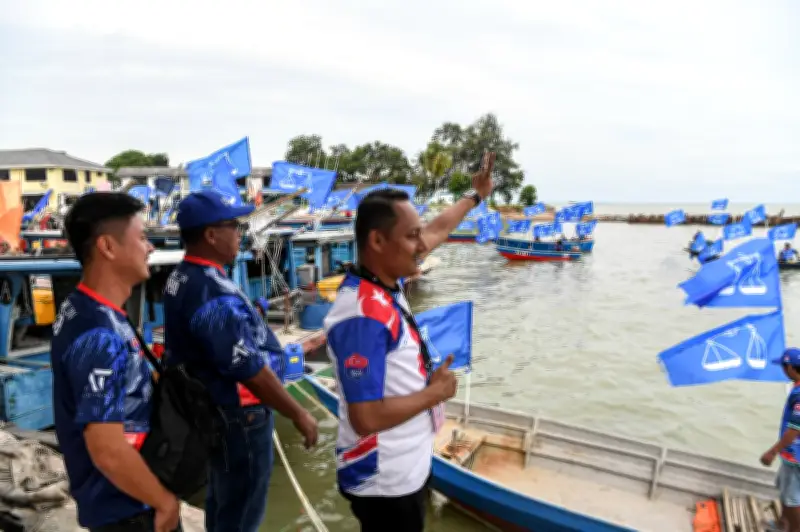 Aznan janji majukan eko-pelancongan, minyak dan gas di Tanjung Surat