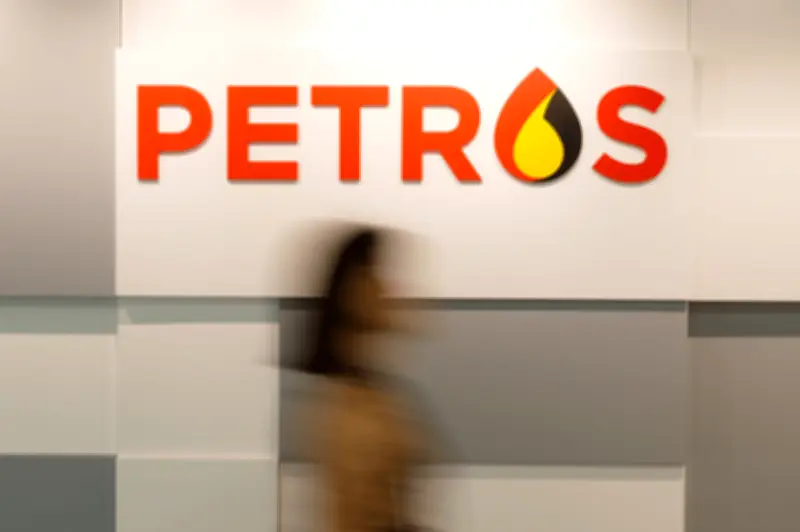 Bekas Pengurus Petronas Hantar Laporan Prestasi ke Petros, Kata Saksi